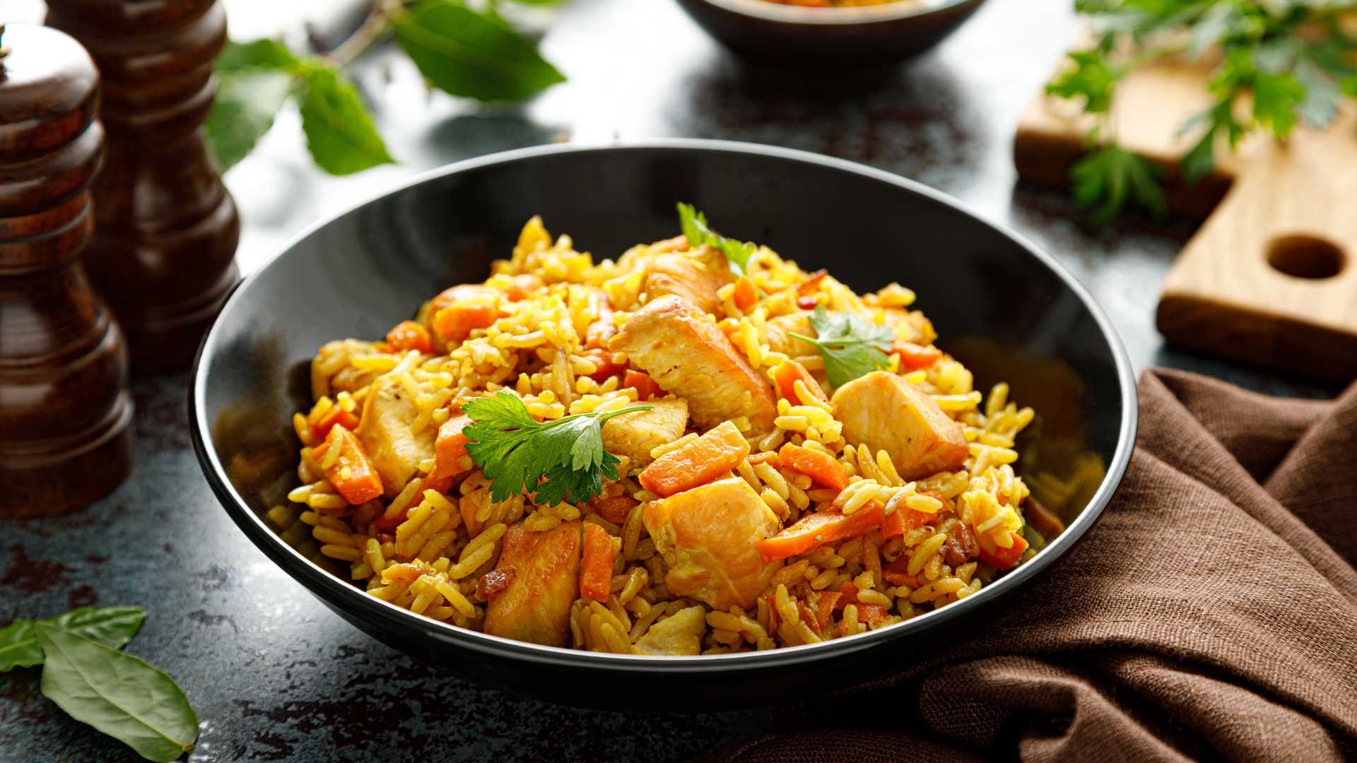 Плов с курицей на сковороде