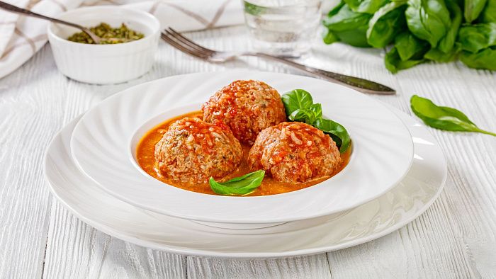 Тефтели с рисом на сковороде